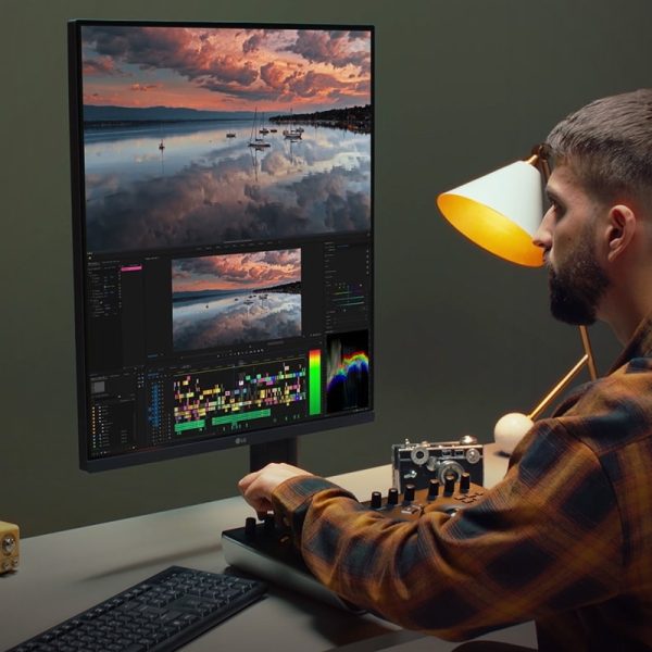 LG 28'' QHD Ergo Monitor - Image 7
